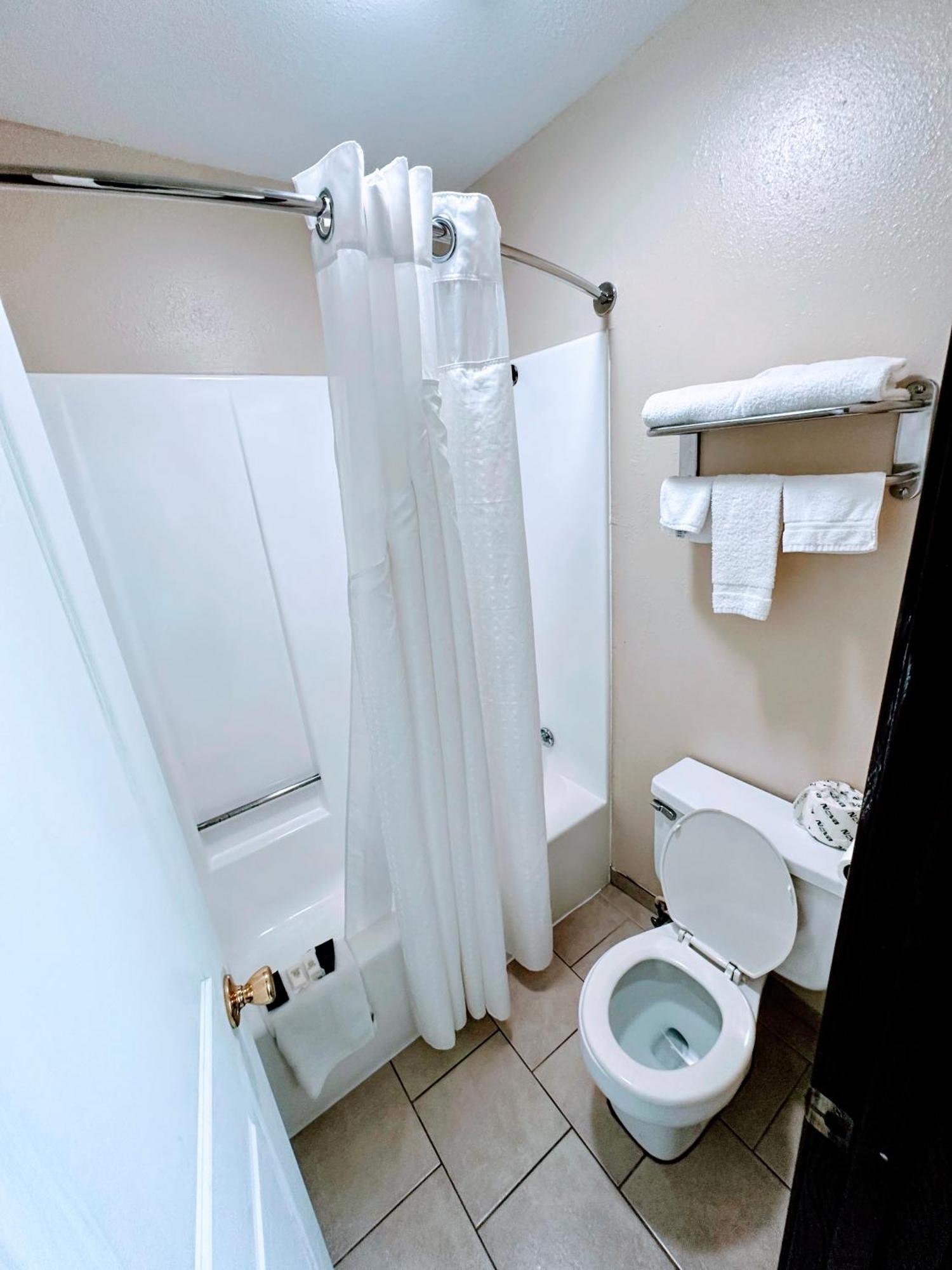 Relax Inn Henryetta Экстерьер фото