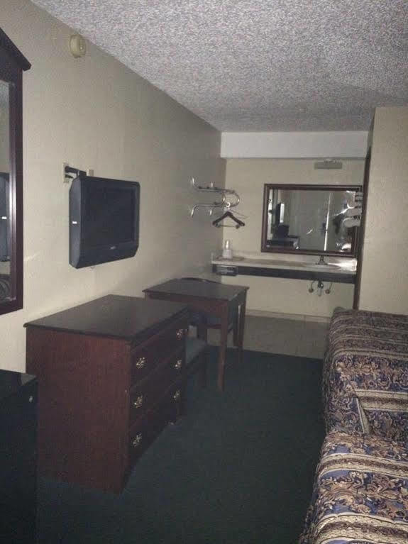 Relax Inn Henryetta Экстерьер фото